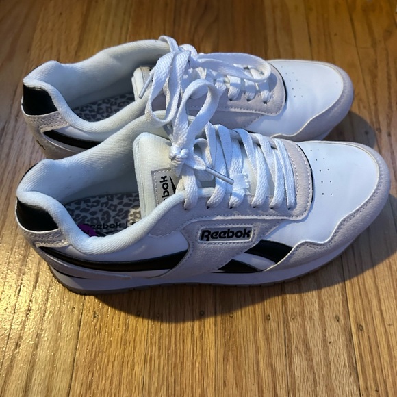 Reebok Womens Sz 8.5 Classic Casual Sneaker Gum Sole Leather - Picture 3 of 10